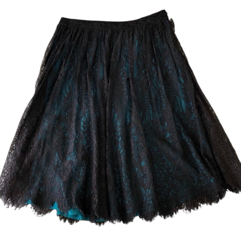 Wyeth by Todd McGill Black Lace Skirt with Emerald Green Underskirt, size 2